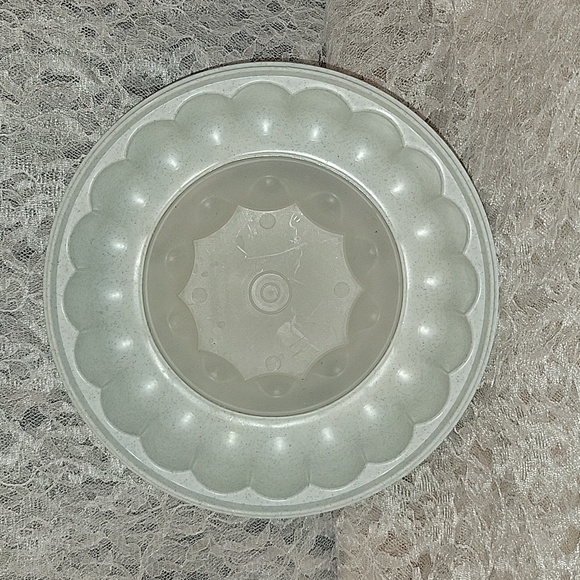 Tupperware: Jello Mold with Lid - Picture 4 of 9